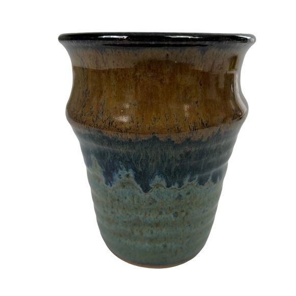 Handcrafted Pottery Studio Art Cup/Mug Drip Glaze 4.5” Height Handle Signed - Picture 4 of 9
